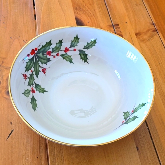 Lenox Holiday Holly & Berry Serving Bowl - Picture 2 of 3